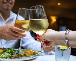 Book Dinner, Bed & Breakfast direct and receive a complimentary drink!