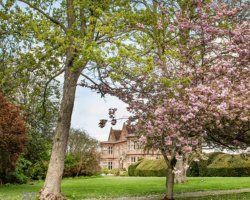 Book Dinner, Bed & Breakfast direct and receive a complimentary drink!